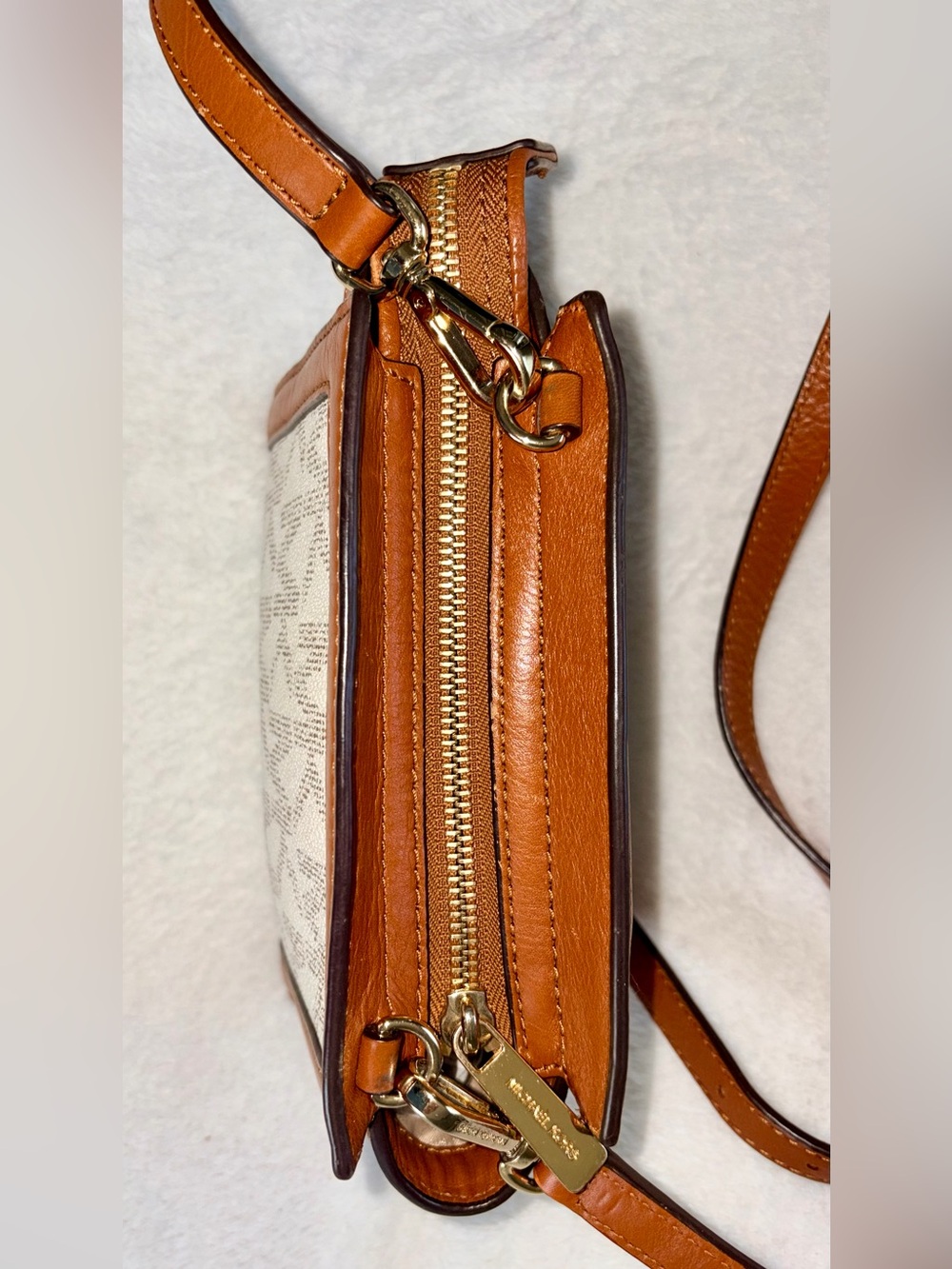 Michael Kors Selma Mini Messenger Crossbody Bag - Picture 5 of 11